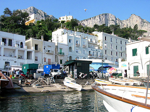 Blick vom Boot auf Capri - Kampanien