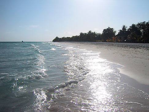 Der weiße Sandstrand der Malediven - Malediven